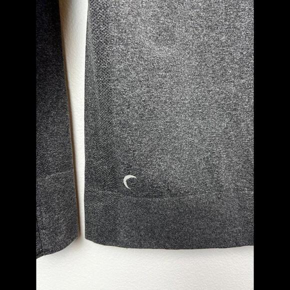 Zyia Active Performance Seamless Athletic Shirt Vented Long Sleeve Gray Womens M - Picture 8 of 8